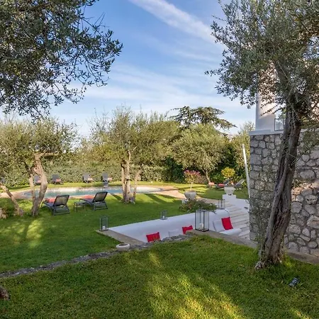 Luxury With Pool And Privacy Villa