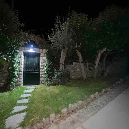 Villa Luxury With Pool And Privacy