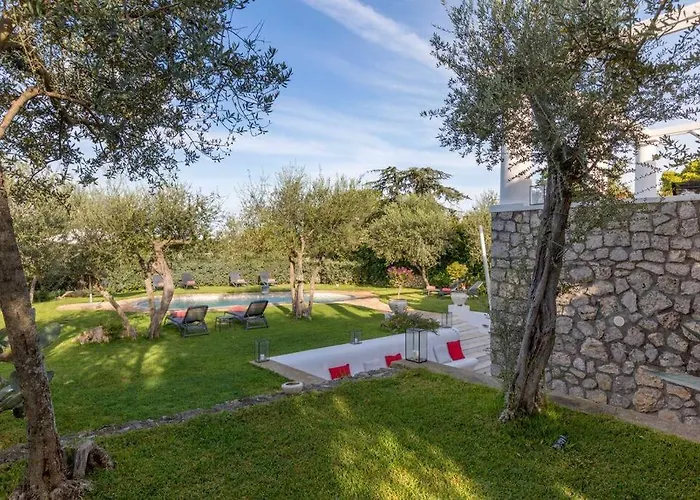 Luxury With Pool And Privacy Вилла